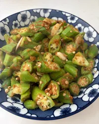 金沙烏魚子炒秋葵 （超下飯！）