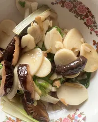 小白菜香菇炒年糕