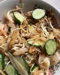 小黃瓜蝦仁鮮肉炒白麵