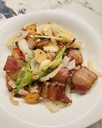 洋蔥大蒜炒臘肉（邊角食材再利用）