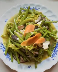 金針花炒鮮香菇