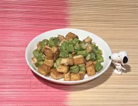 零廚藝系列：椒鹽油豆腐炒秋葵丁