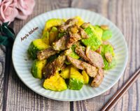 酪梨炒肉 / 有肉の涼拌菜