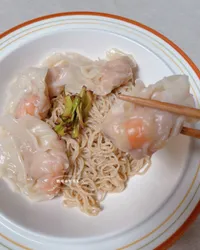 《雞蔥油鮮蝦雲吞撈麵》
