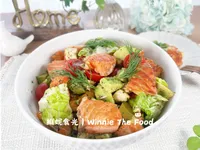 鮭魚酪梨沙拉-夏日輕食 (附影音食譜)
