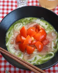 拌一拌！豆乳羅勒冷烏龍麵