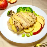 🍎蘋果嫩雞|電鍋果香蒸美國去骨雞腿