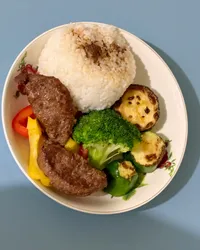 青花菜甜椒櫛瓜漢堡肉排飯