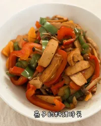 家常料理｜三椒鴻喜菇炒豆干