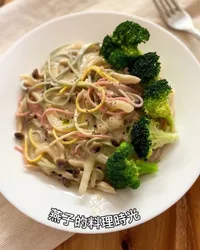 罐頭料理｜鮮菇彩虹白醬麵