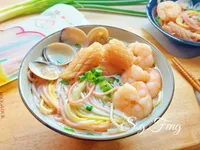 彩虹海鮮湯麵