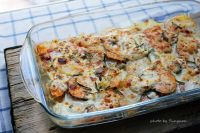 。在廚房。焗烤迷迭香綜合薯片