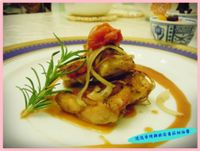 迷迭香烤雞排佐番茄奶油醬