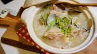 蛤蠣雞腿砂鍋粥