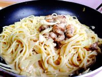 黃金雞腿奶油菇義大利麵