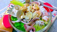海鮮生菜沙拉佐黃金芝麻醬