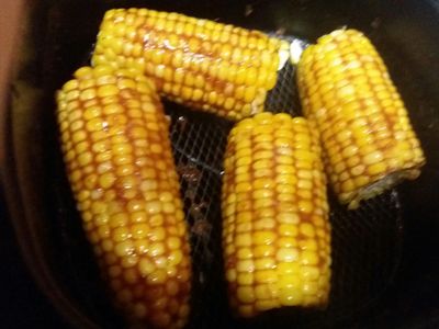 拉出籃子，均勻刷烤醬後，180度再5分鐘。