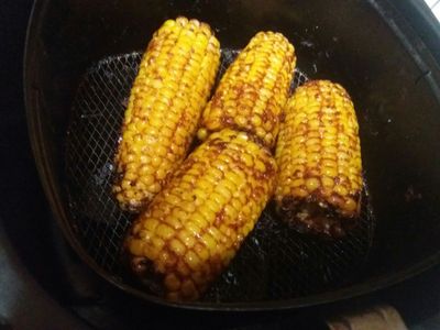 拉出籃子，刷烤醬200度再5分鐘。