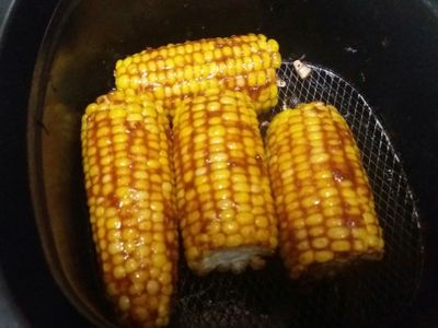 再刷一次烤醬，維持180度再5分鐘。