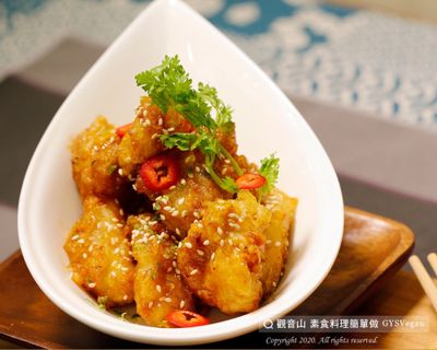 ⭐️特別說明:
1. 胡椒粉可使用百草粉、五香粉來替代,亦可三種粉皆加入調味。
2. 可依個人喜好,添加九層塔或是孜然粉,增添不同風味。
3. 油炸猴頭菇請使用中小火,油溫過熱,容易使食材燒焦。
4. 油炸猴頭菇請一塊一塊分次油炸,以避免食材整團黏住。
5.食材可以前一天先腌制,比較入味。