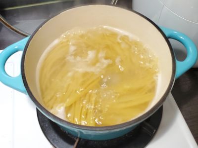 煮麵 （看包裝袋上的烹調方式）