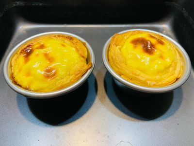 蛋撻表面的蛋液略呈焦黃即可出爐