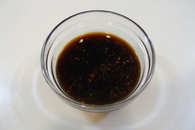 薑去皮後磨成泥，取1大匙，將所有醬汁的材料混合。