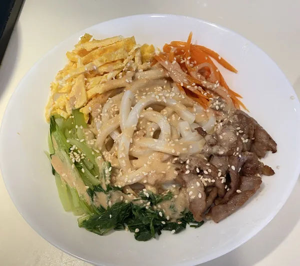 五色麻醬烏龍麵