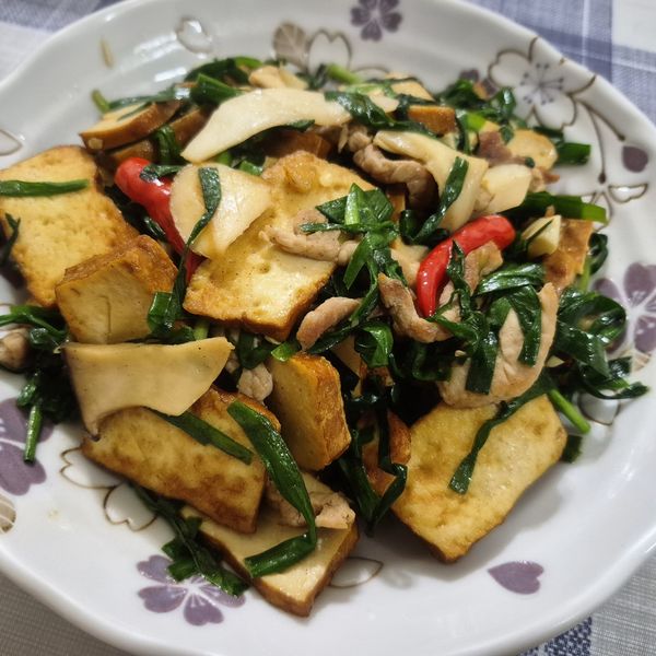 五香豆干炒杏鮑菇瘦肉絲