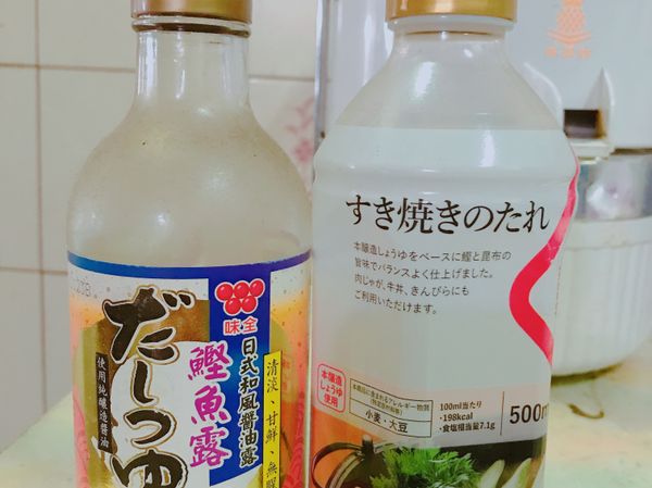 煮冷滷醬汁:水 日式醬油 糖 薑 蒜(味霖也可，依自己口味)放冷。
有時候會拿壽喜燒醬調也不錯😍
