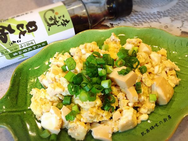 撒些蔥花，完成這道營養料理。