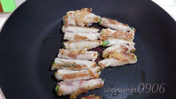 封口處朝下,中小火煎到上色