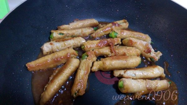 放入調味料A小火燒(記得試味道,太鹹太甜都還可以救)