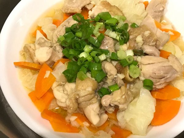 開關跳起後，加入蔥花，再蓋回鍋蓋悶3分鐘，再稍微拌一下即可享用。