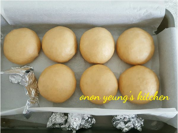 麵糰醒後再次滾圓和進行發酵 60 分鐘至兩倍大，注意要視乎天氣濕度去調整時間喔！