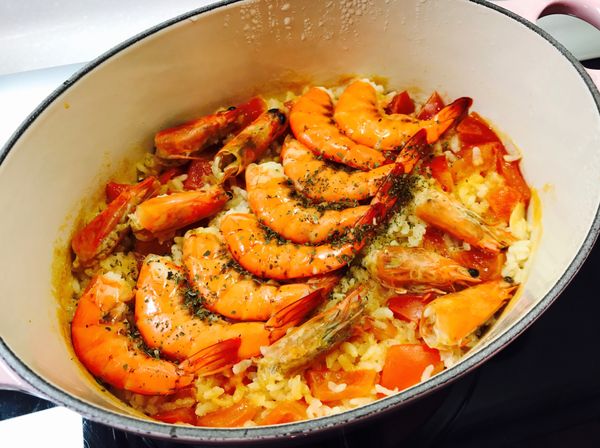 1. 海鮮放人後就不開鍋囉！
2. 熄火後悶20分就完成了～