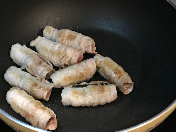 將每一面都煎成金黃色。