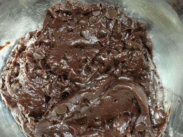 拌勻之後加入巧克力豆