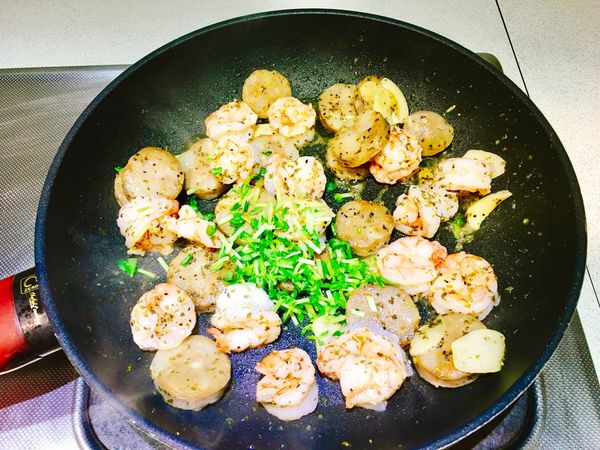 撒上香菜葉末拌炒均勻即可