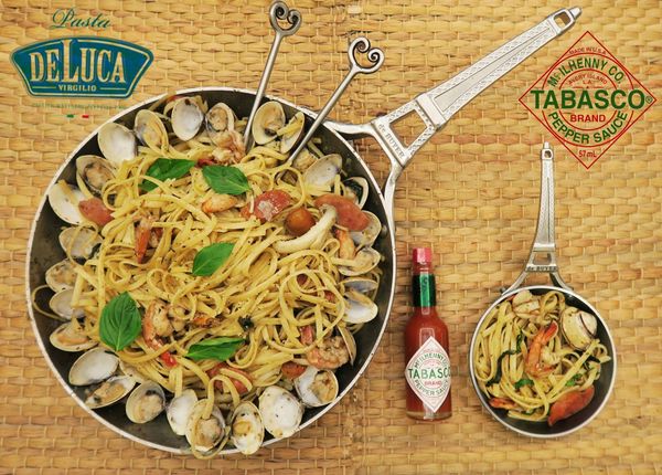 上桌後依自己喜好撒上帕馬森起司粉和Tabasco就更棒囉！