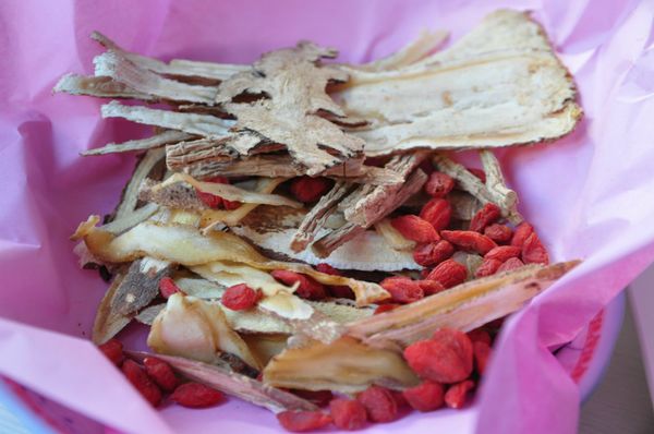 這是直接去中藥行請老闆幫我搭配適合全家人的補帖~