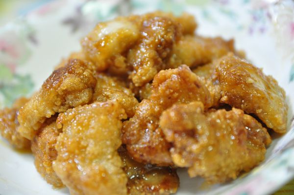 完成一到淡淡的蜜香炸醃肉片囉~