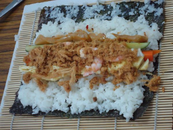 7.放上蝦仁、肉鬆