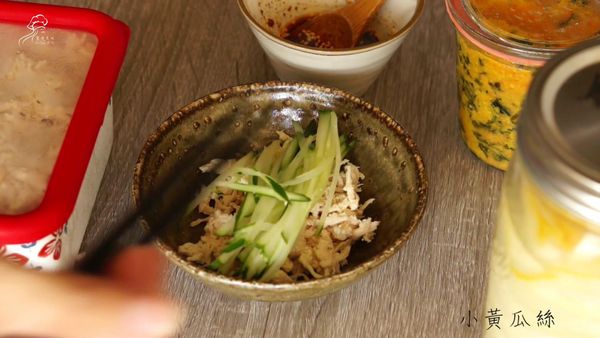 再放入小黃瓜絲