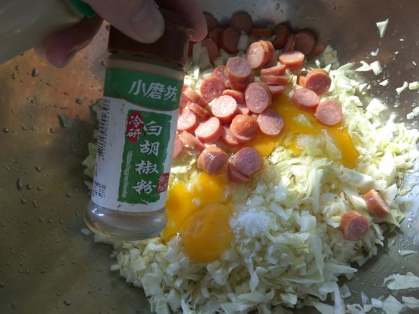 加入適量的白胡椒粉。