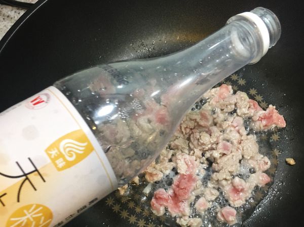 加入米酒去腥味