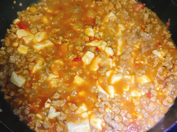 加入一湯匙的糖後，徹底拌煮。