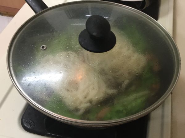 蓋鍋蓋悶煮2-3分鐘