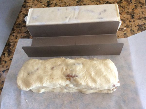 整形成條狀，方形、圓形均可。然後冷凍一小時。