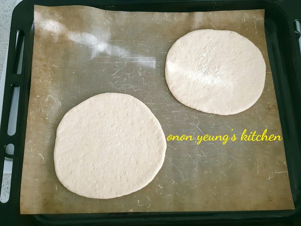 將麵糰再次進行發酵 30-45 分鐘，注意要視乎天氣濕度去調整時間喔！